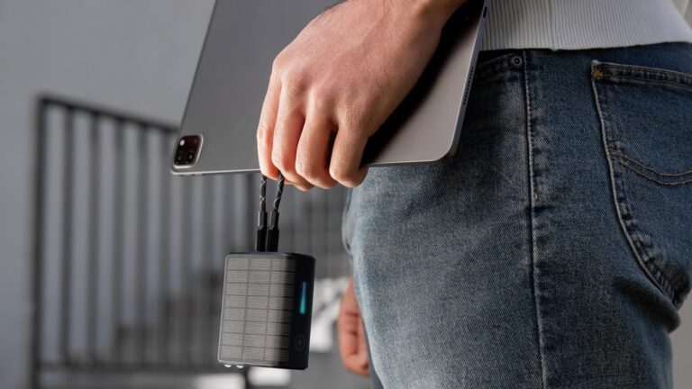 Kickstarter - Solly 300W Solar Power Bank with Built-in Wall Charger