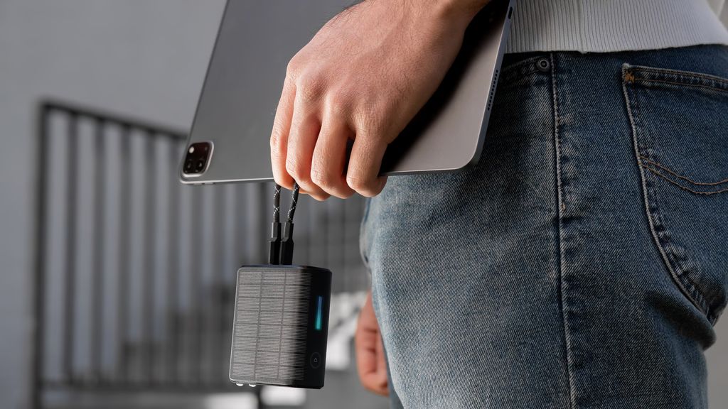 Kickstarter - Solly 300W Solar Power Bank with Built-in Wall Charger